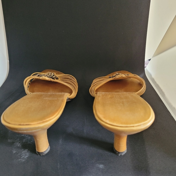 Nine West 8.5" slip on heels - Picture 3 of 5